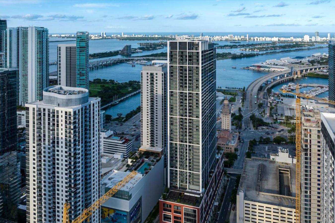 4305 High Floor With And Marina Views *